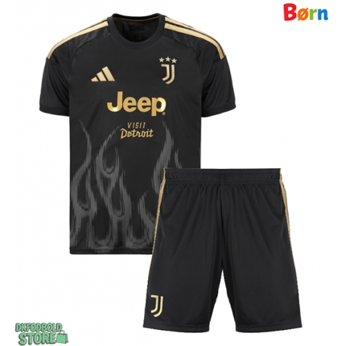 Juventus Kerim Alajbegovic #17 Replika Babytøj Tredje sæt Børn 2026-27 Kortærmet (+ Korte bukser)